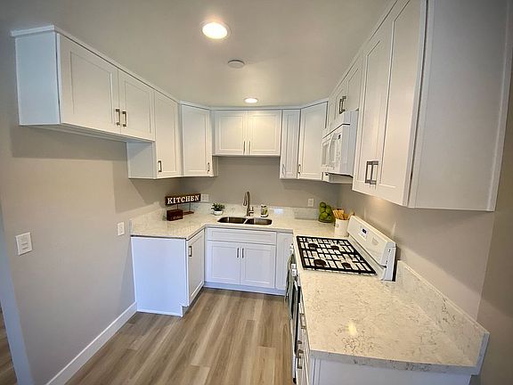 3rd image of 919 E Acacia Ave APT J