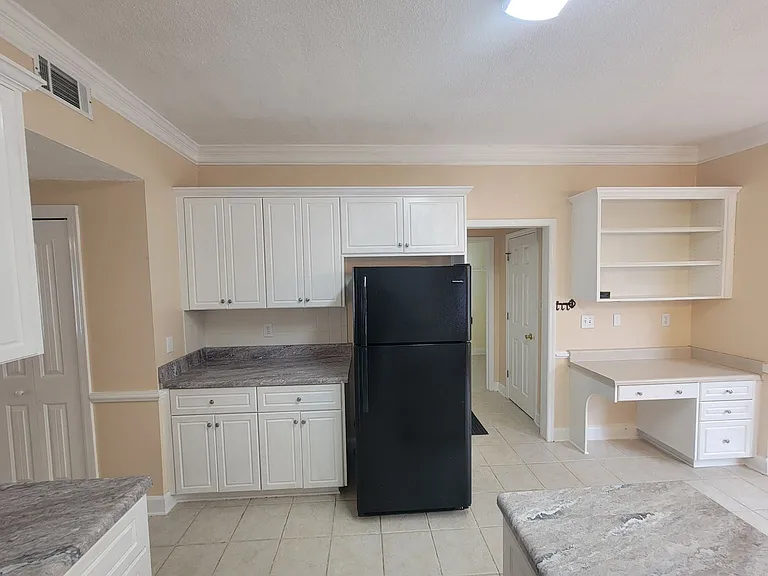 1063 Waltons Pass — Photo 12