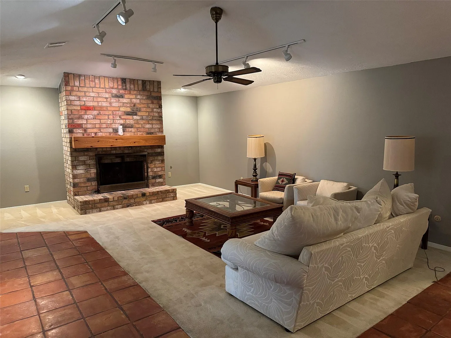 4 bed, 2.0 bath, 2405 sqft, $2,400 — Photo 4