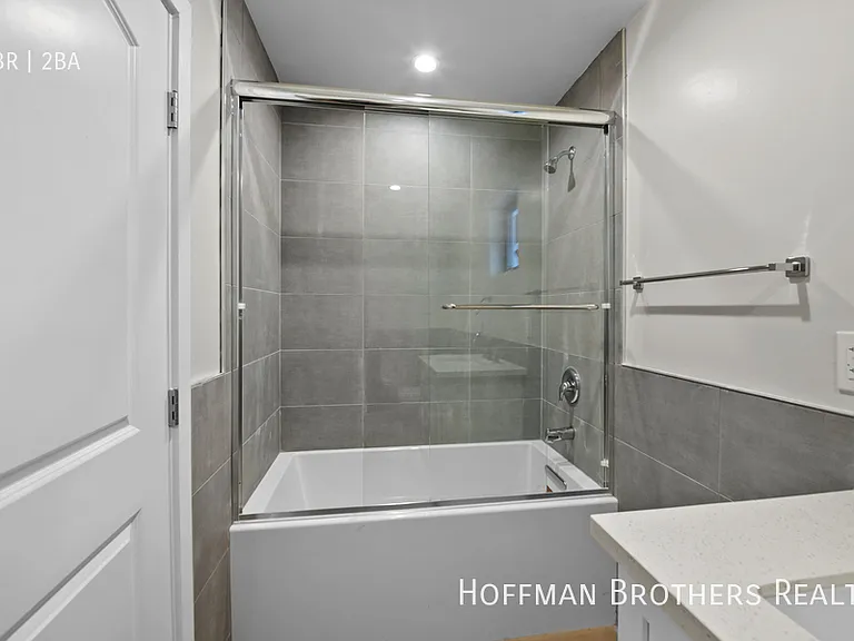 649 N Spaulding Ave #1/4 — Photo 19