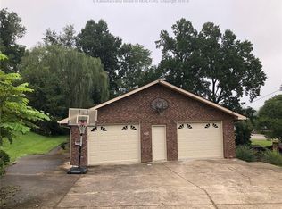 203 Broad Lawn Ter, Elkview, WV 25071