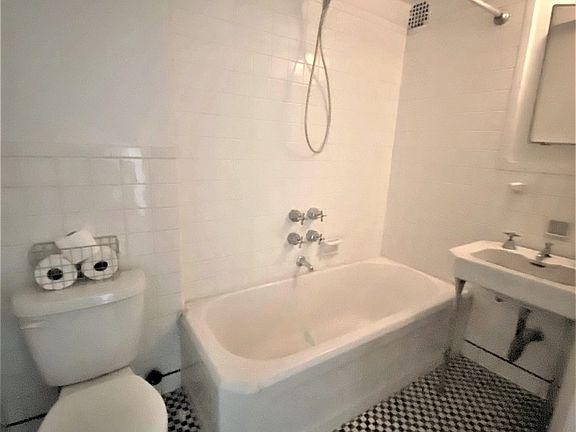 4th image of 137 E 38th St #7GF