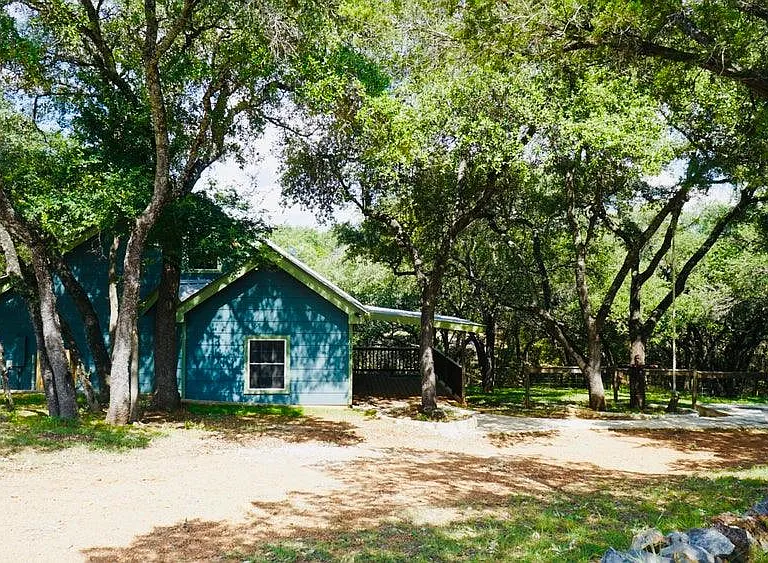 111 Rolling Hills Dr — Photo 1