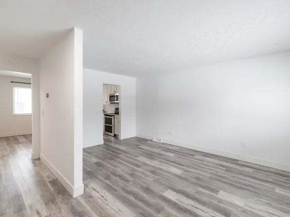 129 Riveredge Pkwy #129, Berea, OH 44017