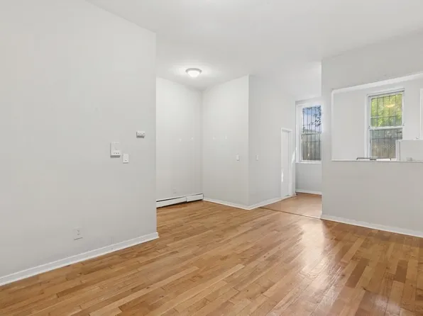 293 Tompkins Avenue image 5 of 28