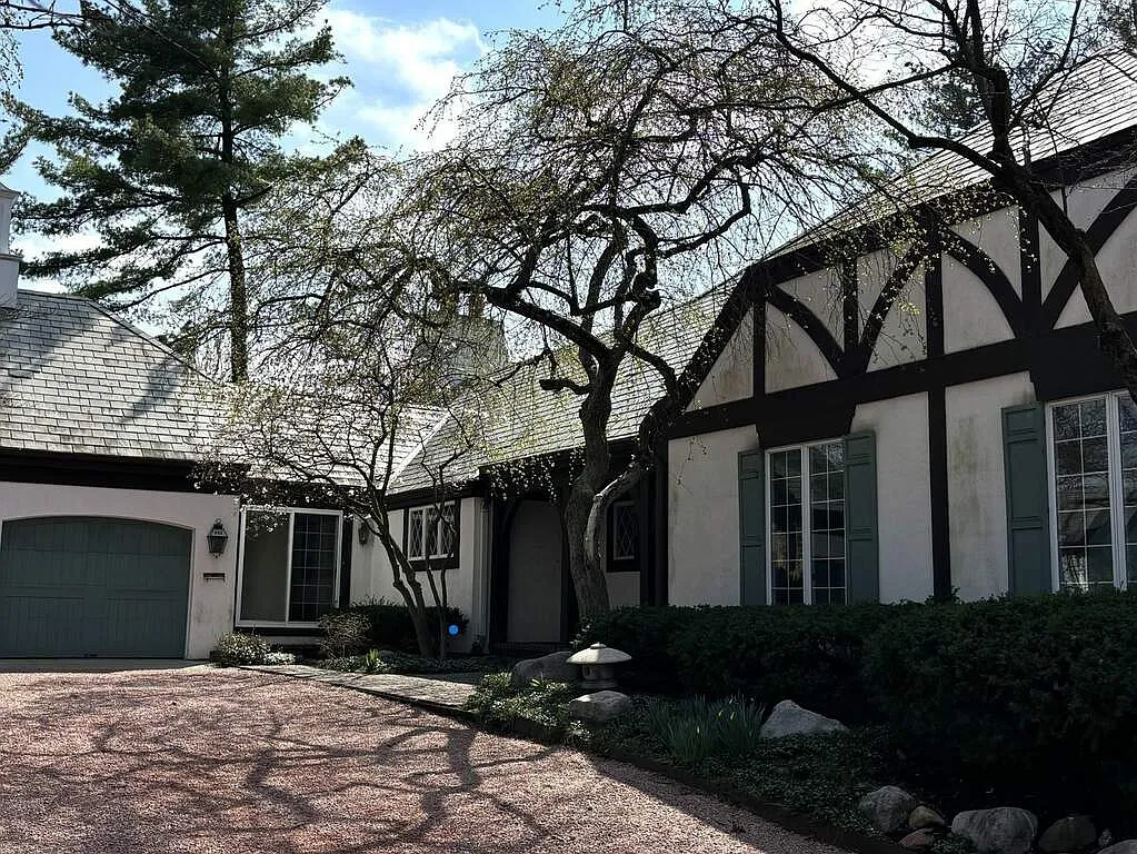 302 Burr Ridge Clb photo 1
