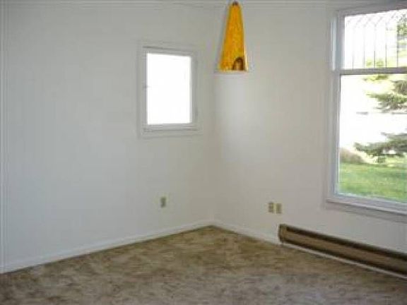 5th image of 406 NE 3rd St