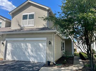 122 Lilac Ln, North Aurora, IL 60542