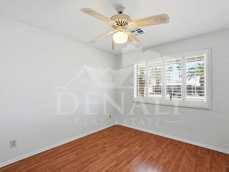 10747 W Hope Dr — Photo 19