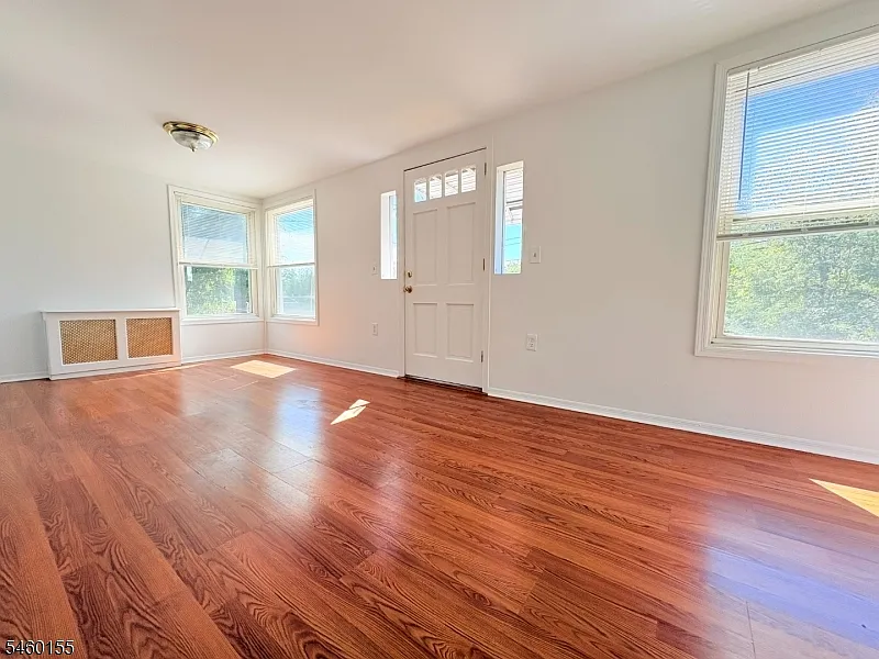 3 bed, 1.5 bath, $2,975 — Photo 4