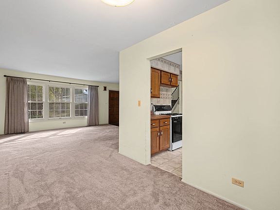 5th image of 1024 Yorkshire Dr