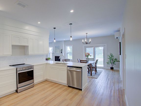 3rd image of 1182 Queen St #54