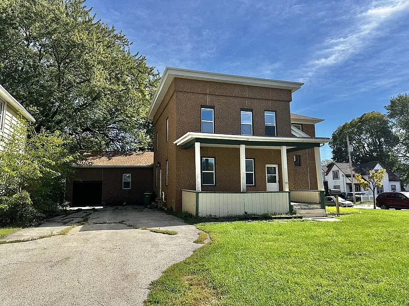 3 bed, 1.5 bath, $1,239 — Photo 2