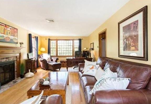 3rd image of 22 Williamsburg Dr