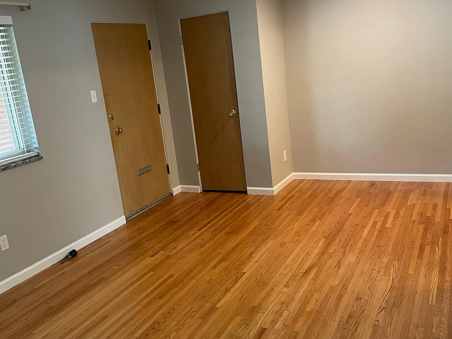 1228 S Elm Ave — Photo 3