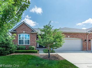 40558 Turnberry Dr, Sterling Heights, MI 48310