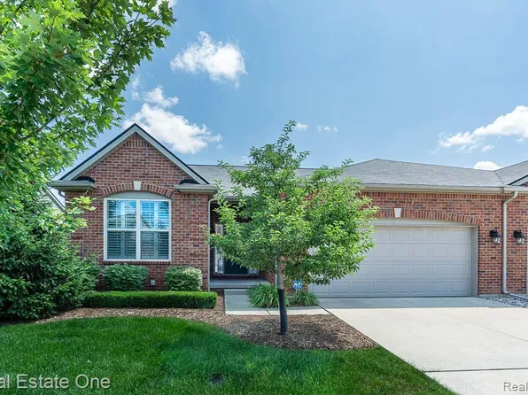 40558 Turnberry Dr, Sterling Heights, MI 48310
