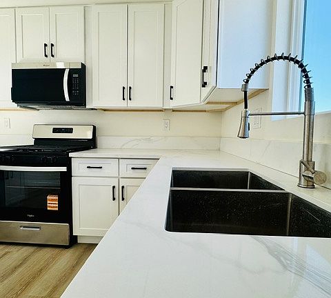 4th image of 604 N Acacia Ave