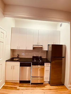 Rented by Metropolis Real Estate of Manhattan | media 8