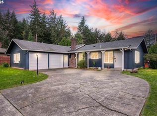 885 Oakway Dr, Coos Bay, OR 97420
