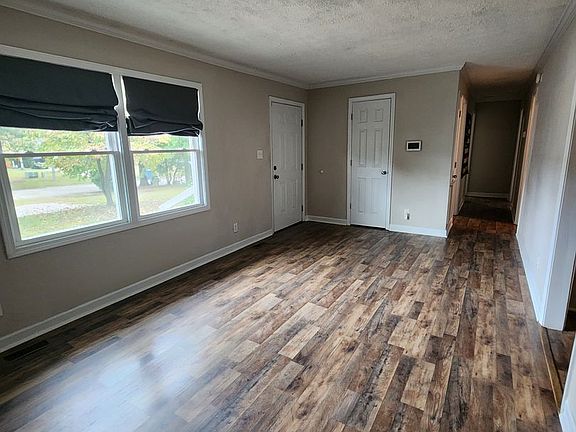 3rd image of 6493 Tarrytown Dr