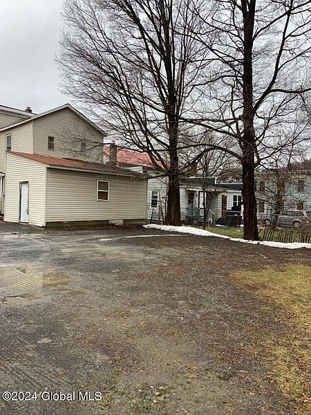 5th image of 108 Holmes Street