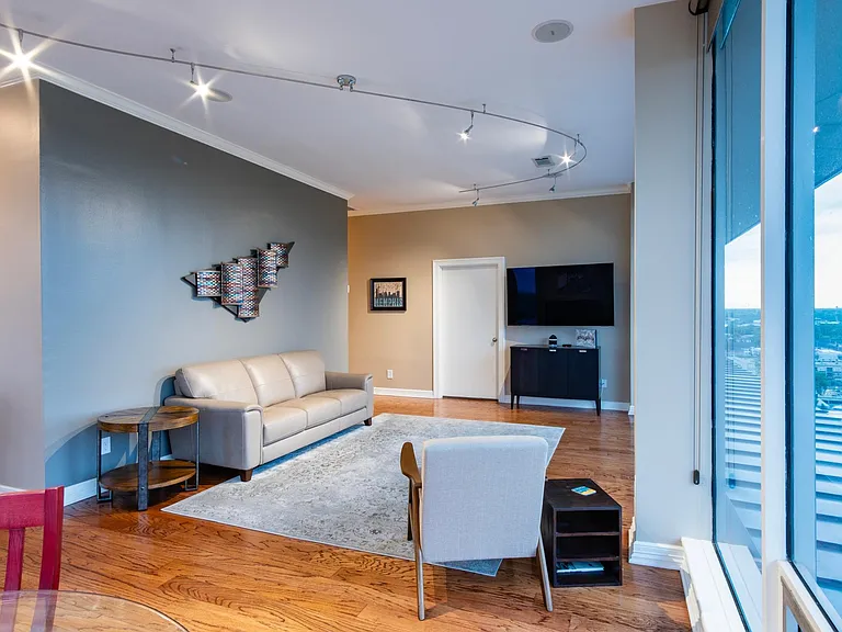 655 S Riverside Dr #1502 — Photo 8