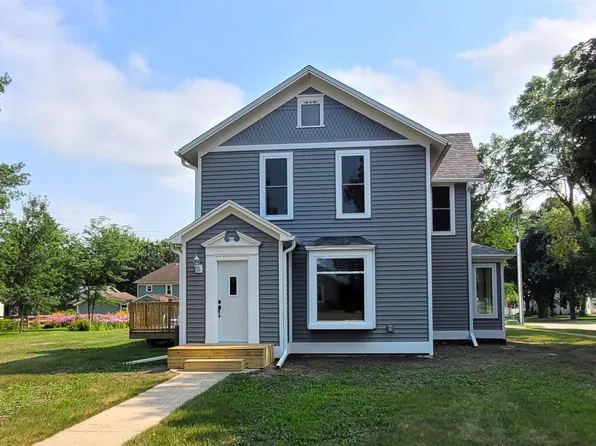 411 W 5th St, Sanborn, IA 51248