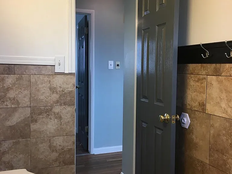 516 N 25th St — Photo 12