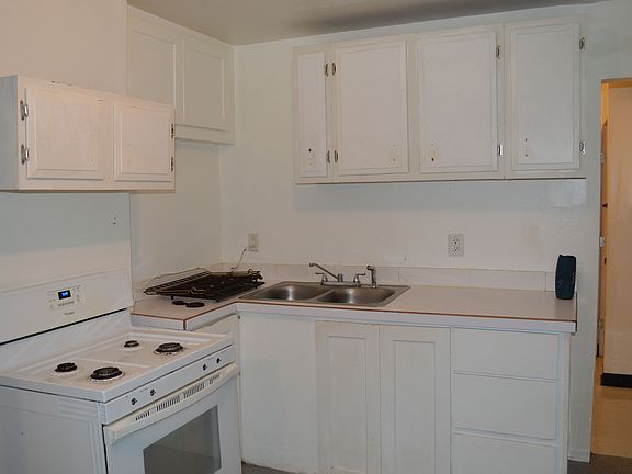 4th image of 907 Uranium Ave #A