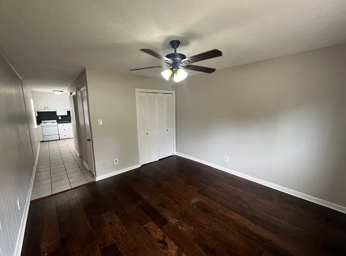Studio, 1.0 bath, 450 sqft, $825 — Photo 2