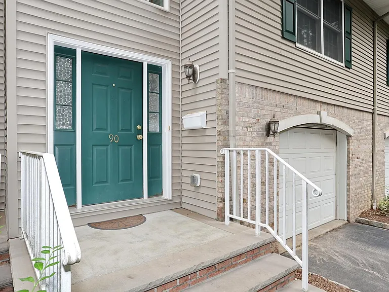 90 Elm St — Photo 11