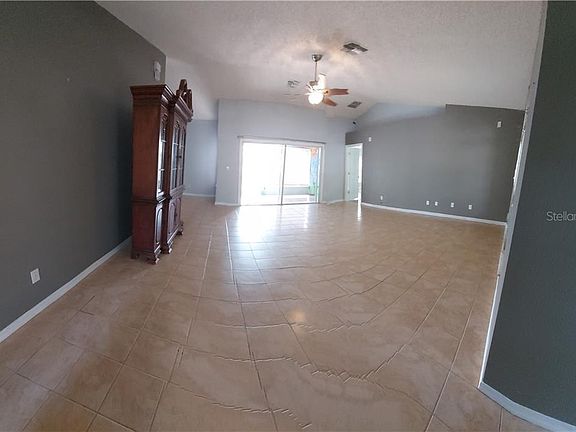 3rd image of 1007 Blue Grass Dr