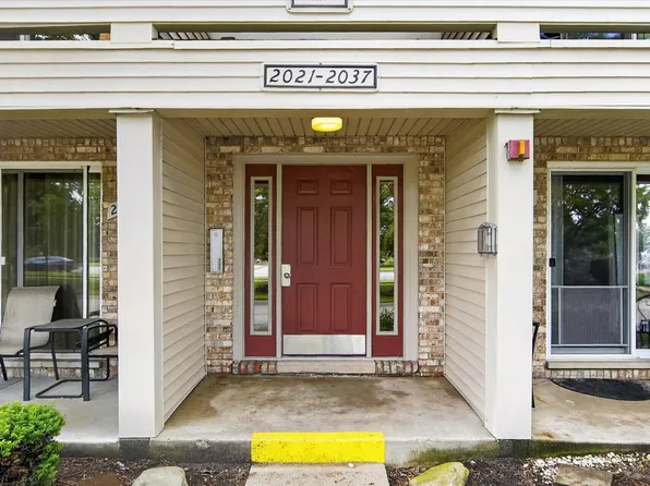 2037 E Franklin Dr, Canton, MI 48187