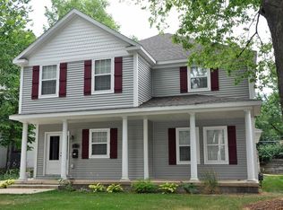 807 1/2 W Main St, Urbana, IL 61801