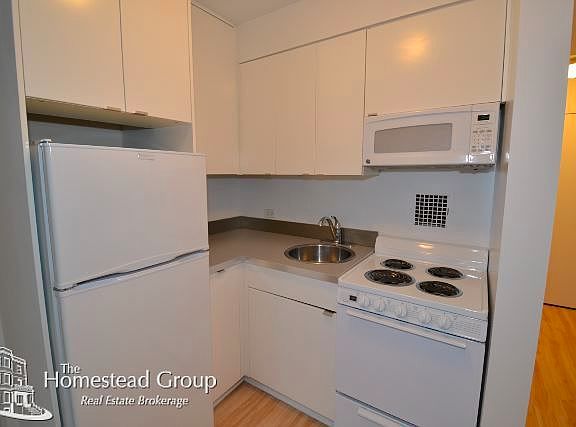 3rd image of 3133 N Lake Shore Dr W #1306