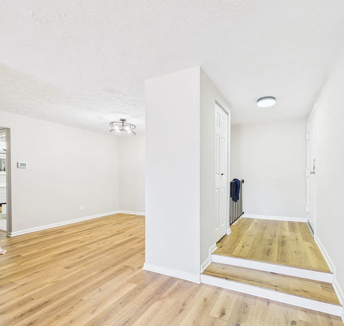 3 bed, 2.0 bath, 1298 sqft, $2,000 — Photo 4