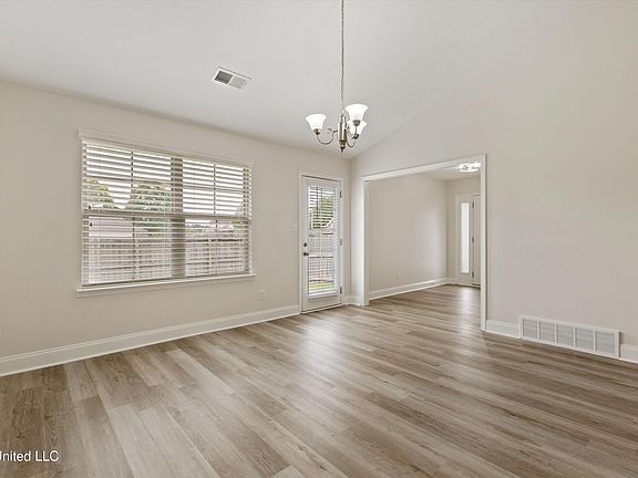5th image of 3233 W Hartland Dr