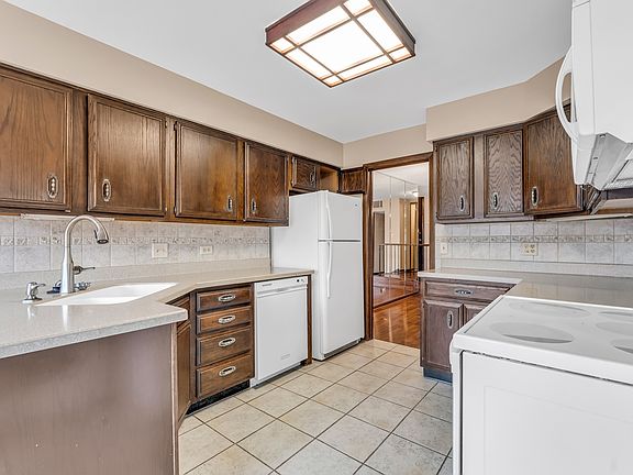 4th image of 7920 W Lakeview Ct APT 2A