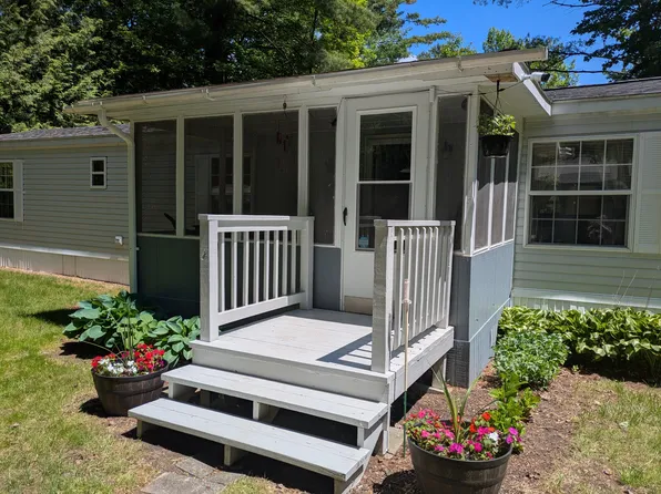 15 Spruce Ave, Willsboro, NY 12996