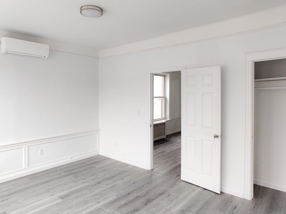 1st image of 122 Bay 11th St #2