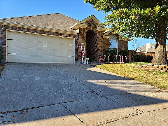3rd image of 820 Tablerock Way