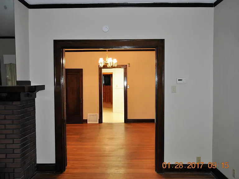 805 Robinson St — Photo 17