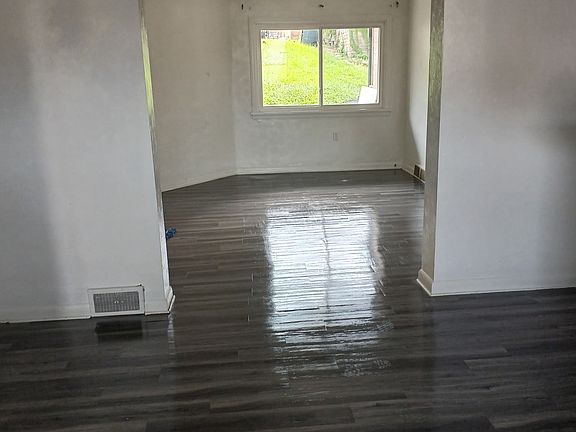 3rd image of 820 E 10th Ave