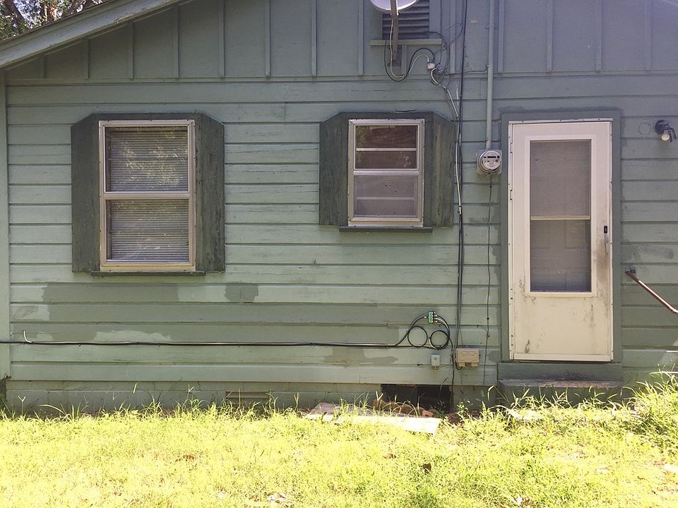 2nd image of 209 Fisher St