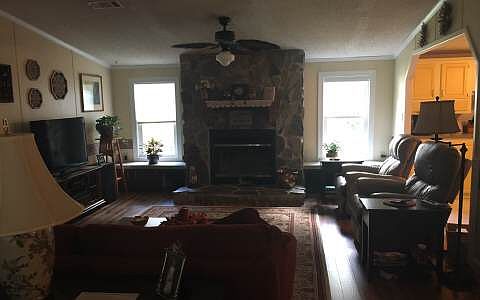 3rd image of 280 SE McGlenwood Ct