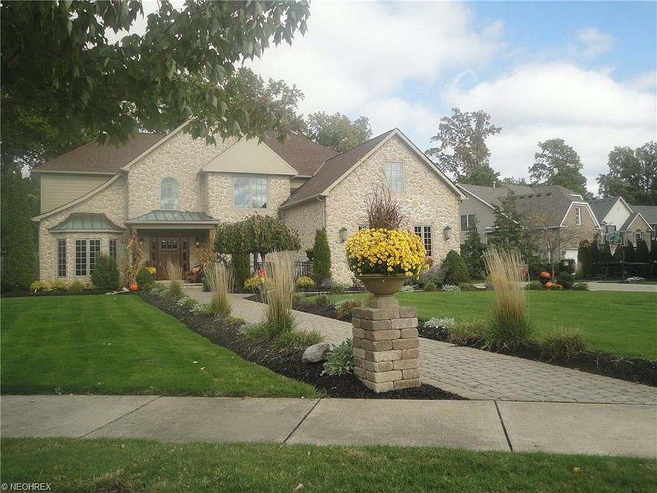 1st image of 27042 Courtland Mdws