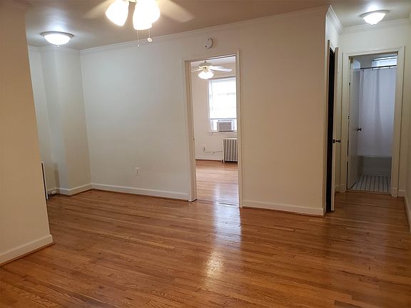 4th image of 918 Green St APT 1