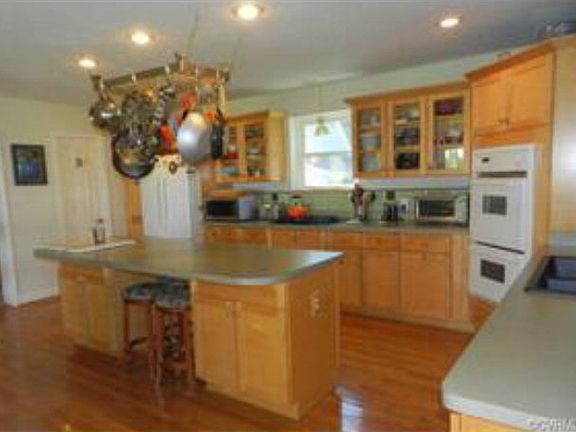 4th image of 425 Kings Landing Rd