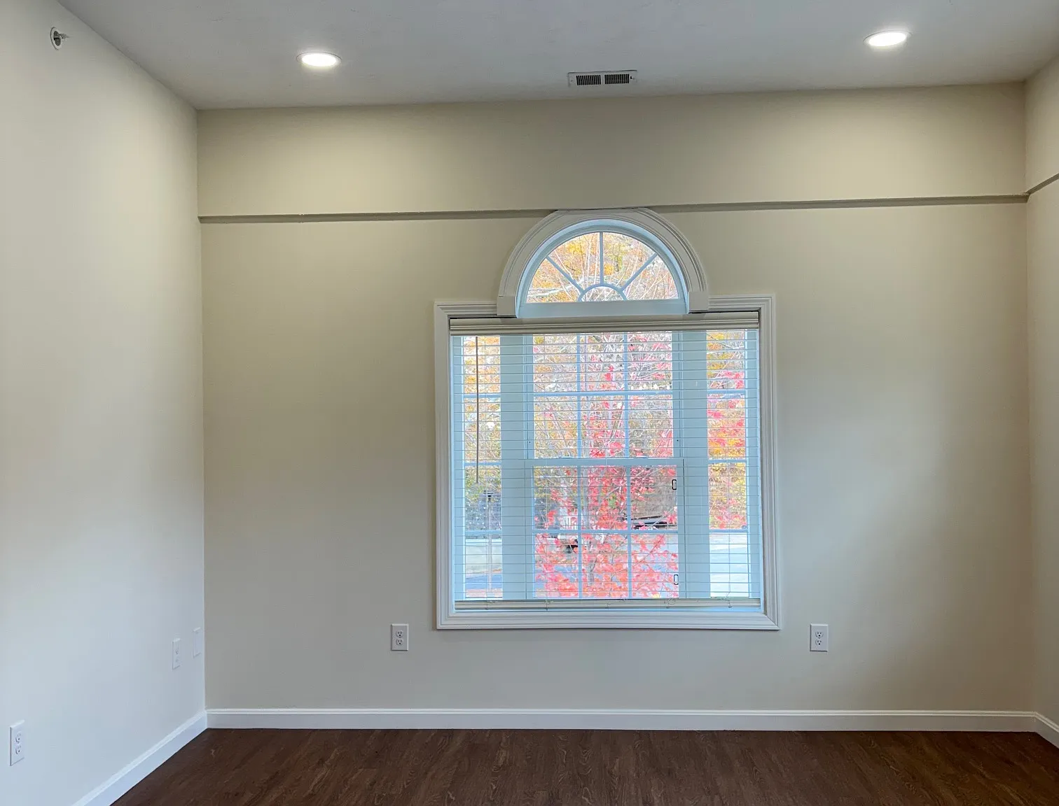 2 bed, 980 sqft, $2,400 — Photo 3